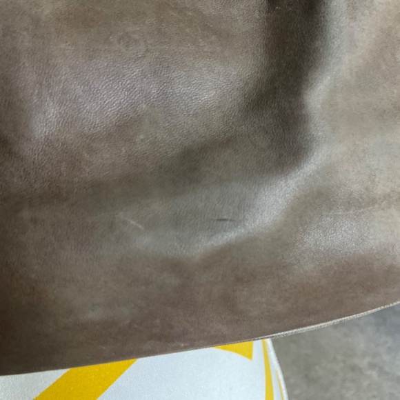 Salvatore Ferragamo olive green leather handbag - Picture 8 of 10